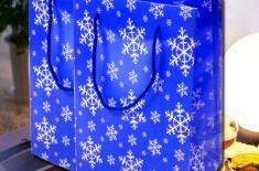 手提袋 为什么要应用无纺手提袋[永兴集团]包装定制厂家